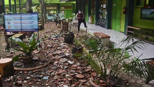 Kerusakan Bangunan Akibat Gempa Jatim