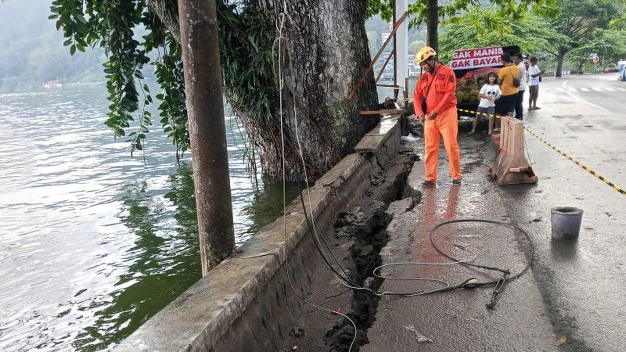 Penanganan Cepat Talud Ambles Telaga Ngebel, Polisi dan BPBD Amankan Lokasi