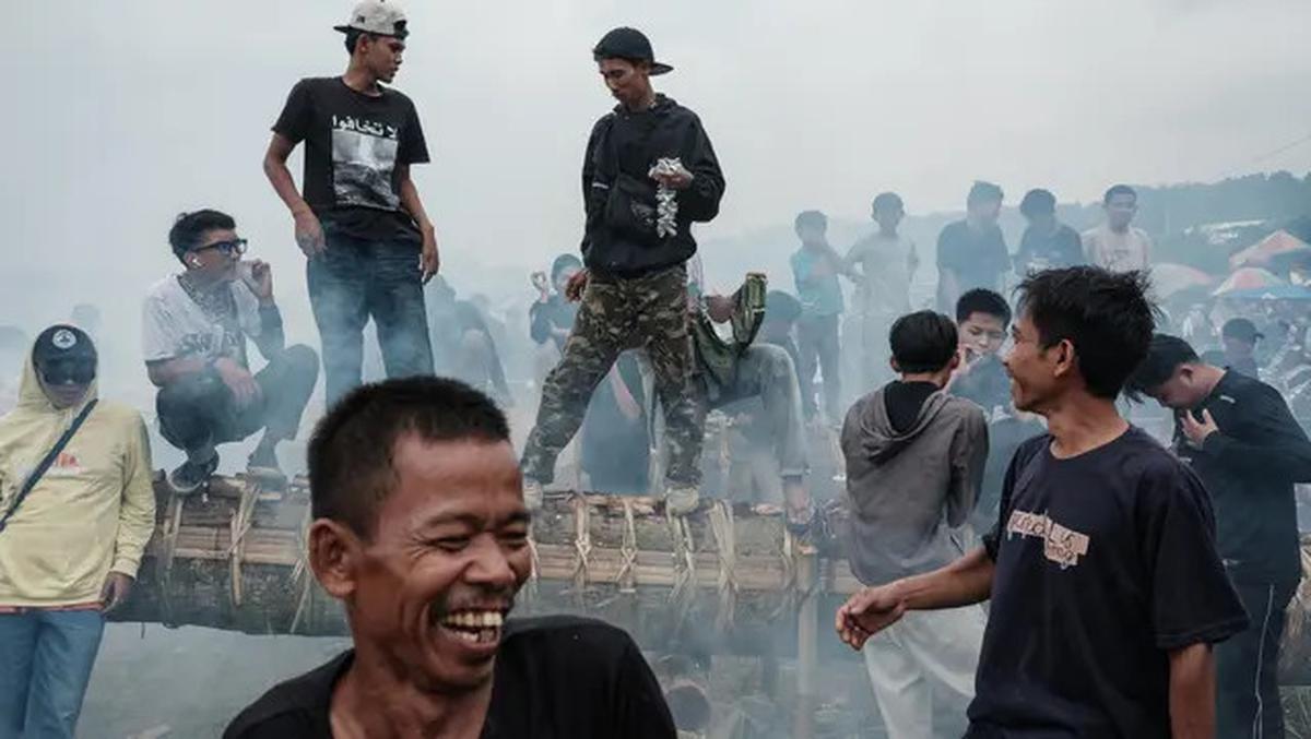 Adu Dentuman Meriam Karbit di Festival Kuluwung Meriahkan Libur Lebaran 2025