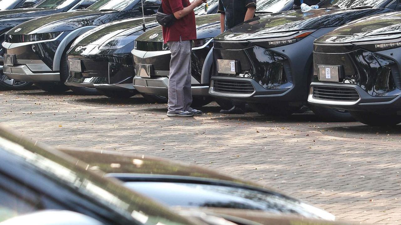 FOTO: Penampakan Ratusan Mobil Listrik Mewah yang Disiapkan untuk KTT ASEAN 2023 di Jakarta