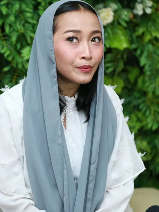 Rinni Wulandari dan Jevin Julian dipertemukan dalam ajang pencarian bakat. Dan sempat dipasangkan sebagai teman duet. Jevin resmi melamar Rinni pada 11 Februari 2017 silam. (Adrian Putra/Bintang.com)