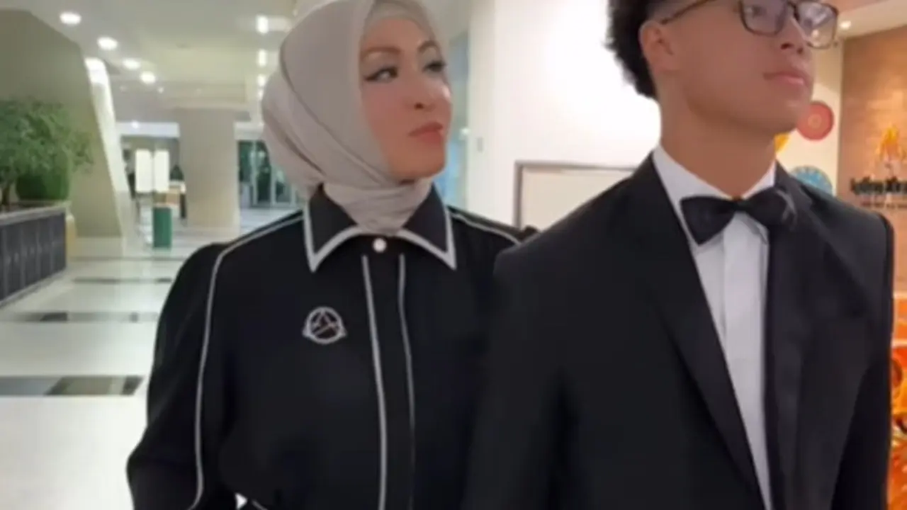 Penampilan Cantik Angelina Sondakh Pakai Gamis di Ngunduh Mantu