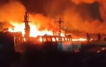 Perahu Jukung Meledak Lalu Terbakar di Bawah Jembatan Ampera, 1 ABK Tewas dan 1 Hilang