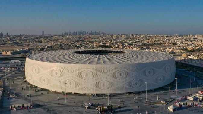 Pemandangan Stadion Al-Thumama di ibu kota Doha (Foto: AFP)