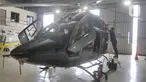 Pekerja mempersiapkan helikopter yang akan dipajang pada pameran helikopter "Heli Expo Asia 2023" di Cengkareng Heliport Bandara Soekarno Hatta, Tangerang, Banten,Rabu(14/6/2023). (merdeka.com/Arie Basuki)