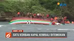 Jasad korban ditemukan terjebak jaring ikan di dalam lambung kapal yang terbalik dihempas ombak.