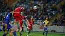 Aksi Cristiano Ronaldo saat mencetak gol ke gawang Andorra pada kualifikasi Piala Dunia 2018  melawan Andorra di Municipal de Arouca stadium, Aveiro, Sabtu (8/10/2016) dini hari WIB. (REUTERS/Rafael Marchante)