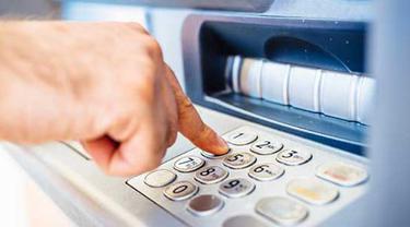 Cara Mengambil Uang Di Atm Bersama Dan Bermacam Bank Lifestyle Fimela Com