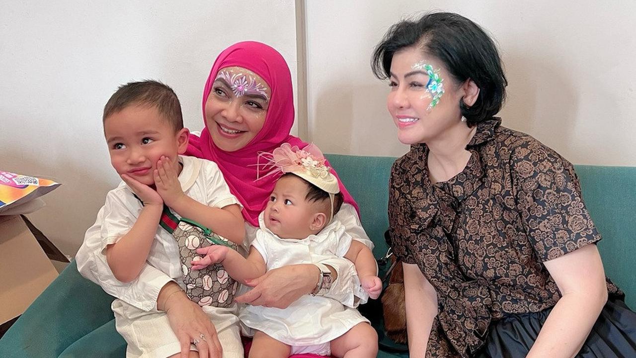Rayyanza Tidak Mau Kalah Gemas dari Baby Lily