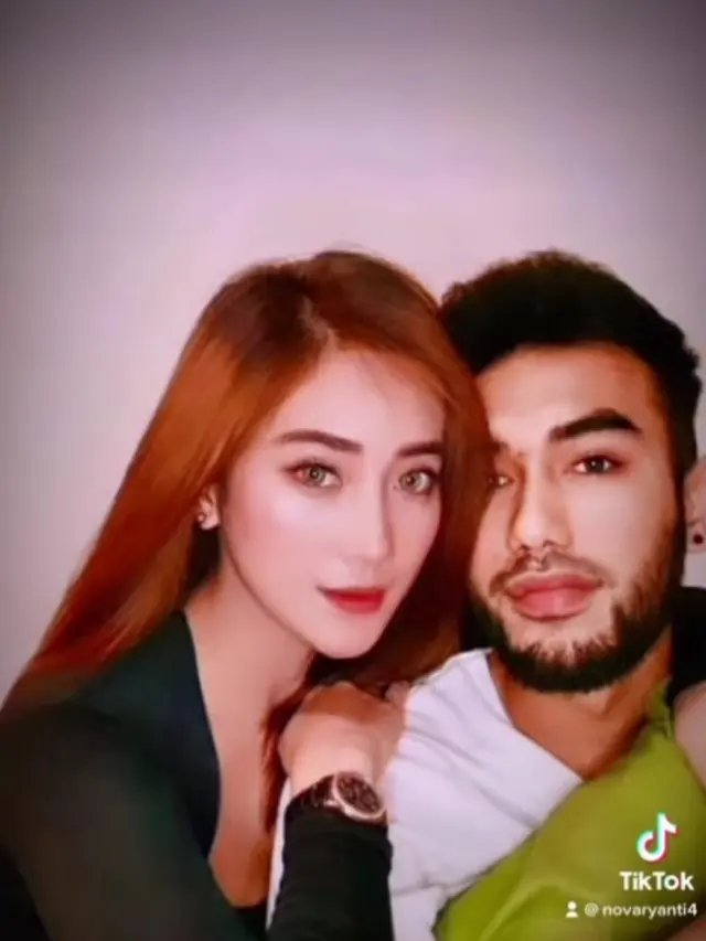 Kenangan Nova alias Novaryanti bersama almarhum Abid Zia yang juga mantan suami Raya Kitty (Foto: Instagram novaryanti14)