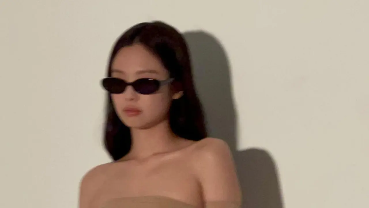 8 Gaya Slay Jennie BLACKPINK yang Penuh Damage Mencuri Perhatian di Charity W Korea
