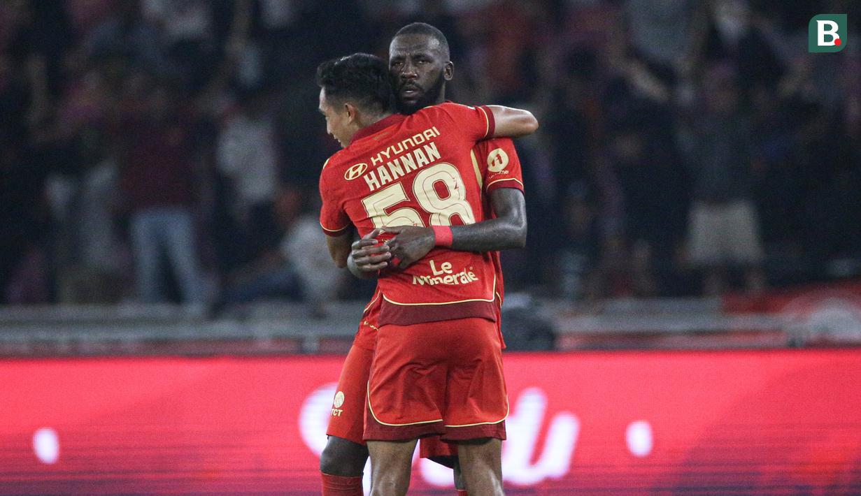 Selebrasi Allano Lima usai mencetak gol perdana Persija Jakarta saat melawan Persis Solo pada laga pekan ke-30 BRI Super League musim ini di Stadion Utama Gelora Bung Karno (SUGBK), Jakarta, Senin (27/04/2026) malam WIB. (Bola.com/Abdul Aziz)