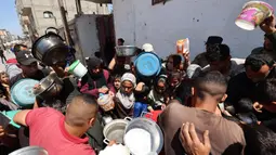Menipisnya stok makanan dikarenakan blokade ketat yang dilakukan militer Israel terhadap masuknya makanan dan bantuan kemanusiaan. (Eyad BABA/AFP)