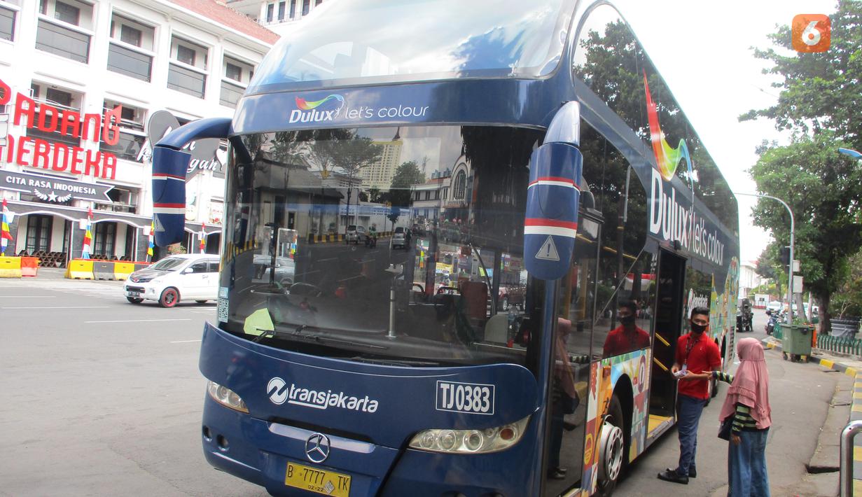 Mercedes-Benz OC 500 RF 2542 adalah salah satu sasis bus premium dari Mercedes-Benz yang digunakan oleh Transjakarta. Sasis ini ditenagai mesin OM 457 LA 11967cc yang dapat menghasilkan tenaga hingga 422hp pada 1900rpm dan torsi hingga 1900nm pada 1100rpm. Sasis ini sudah menggunakan suspensi udara dan digunakan Transjakarta sebagai bus BRT reguler dan bus tingkat wisata.