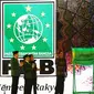Presiden memukul bedug sebagai tanda dibukanya Mukernas PKB di JCC, Jakarta, Jum'at (5/2/2016). Mukernas PKB mengambil tema "Holopis Kuntul Baris, Menangkan Rakyat Dalam Persaingan Global" (Liputan6.com/Faizal Fanani)