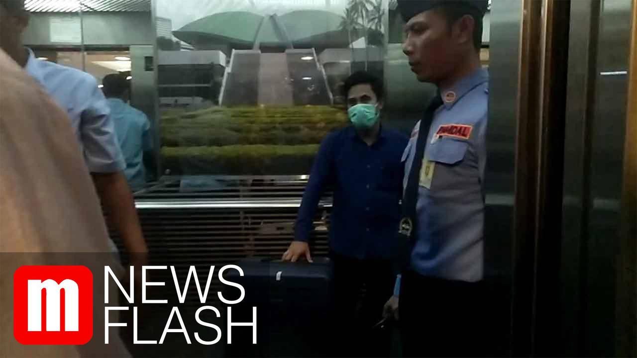VIDEO: Geledah Ruangan I Nyoman Dhamantra, KPK Bawa Dua Koper
