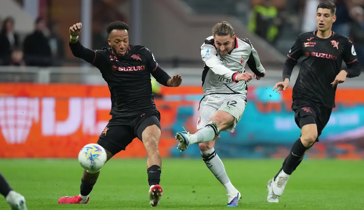Penampilan apik Adrien Rabiot menjadi faktor penting di balik kemenangan Rossoneri dalam pertandingan yang berlangsung ketat tersebut. (AP Photo/Luca Bruno)