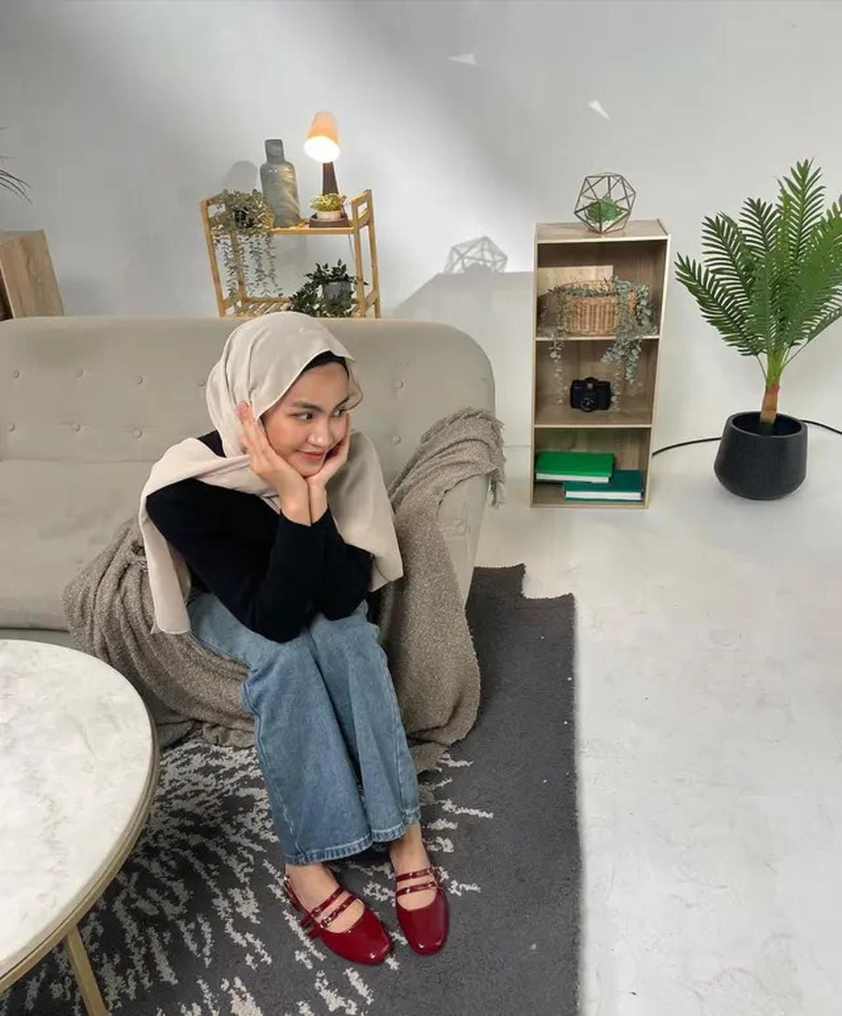 8 Inspirasi Outfit Kuliah ala Xaviera Putri yang Menarik Perhatian