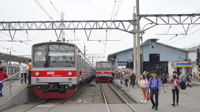 PT Kereta Commuter Indonesia (KCI) atau KAI Commuter mencatat lonjakan penumpang KRL Commuter Line Jabodetabek. (Foto: KAI)