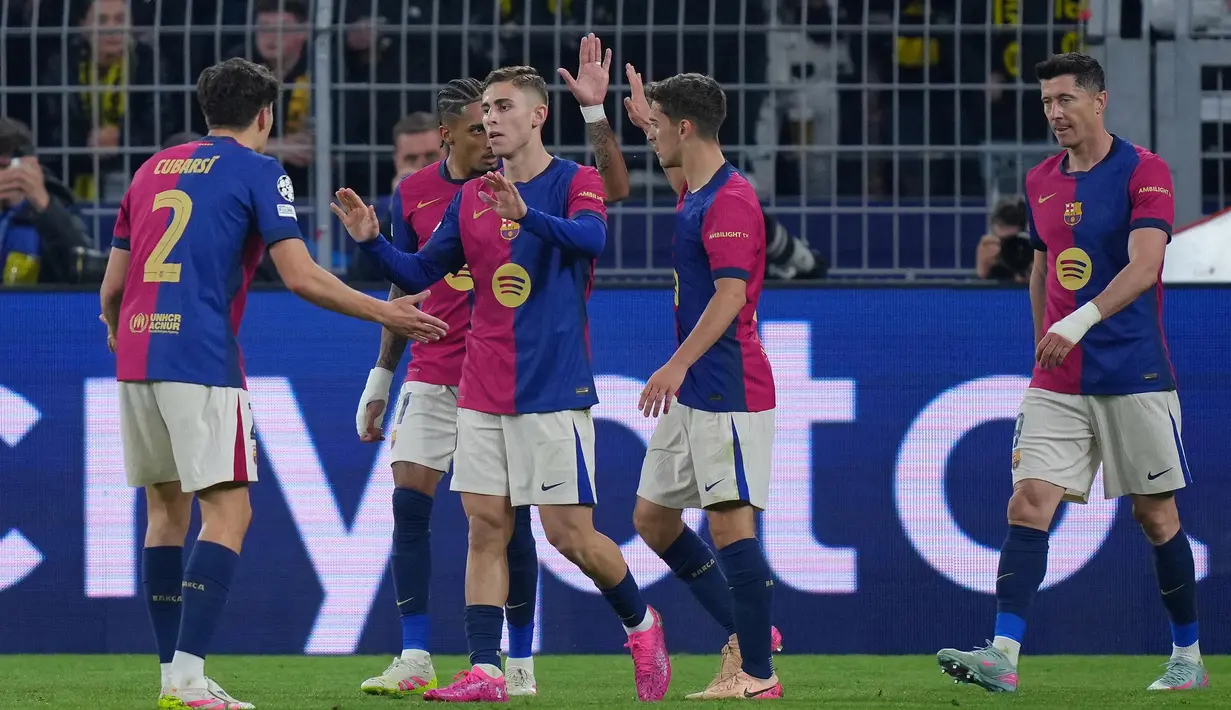 Meski kalah, skuad Hansi Flick unggul secara agregat dan berhak melaju ke ke semifinal Liga Champions 2024/2025. (Pau BARRENA/AFP)