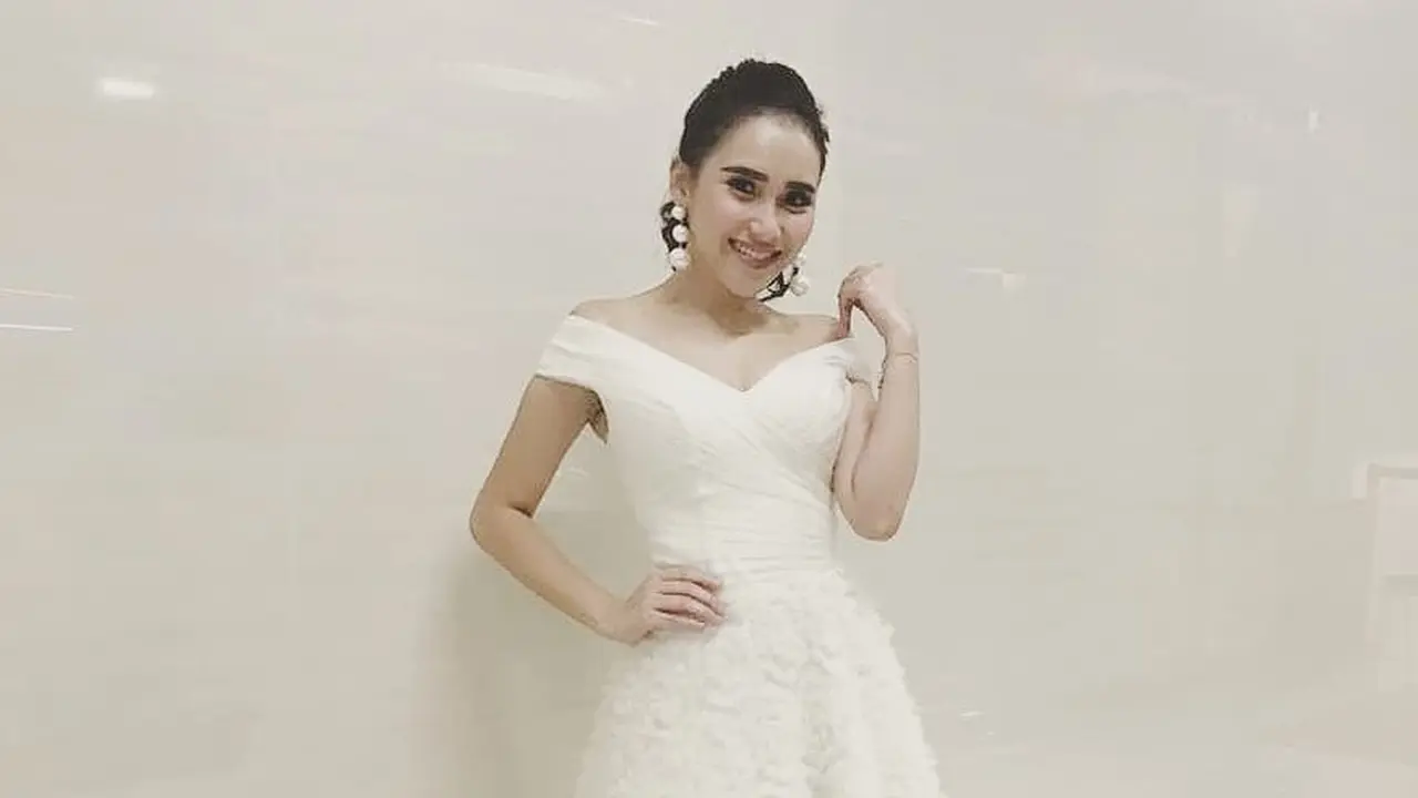 [Bintang] Ayu Ting Ting