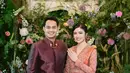 Drajat Djumantara nampak gagah kenakan stelan beskap marun dengan rona kecokelatan [@febbyrastanty]