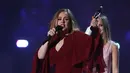 Usai mengakhiri penampilannya di Glasglow, Inggris pada Jumat (25/03/16), Adele merasakan ada hal janggal yang terjadi pada dirinya usai melahirkan sang buah hati. (AFP/Bintang.com)
