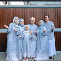 Ayu Ting Ting dan keluarga. Foto: Instagram.