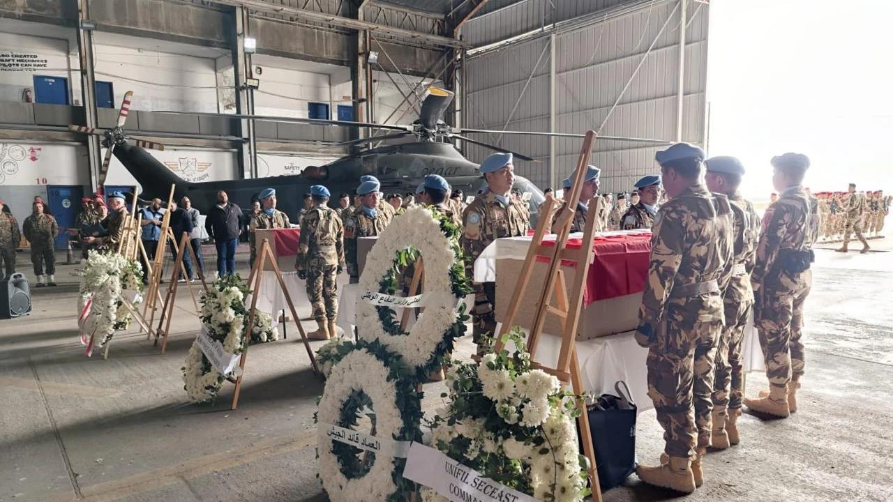 Upacara pelepasan dan penghormatan jenazah 3 personel TNI penjaga perdamaian Indonesia di Bandara Internasional Rafic Hariri, Beirut, Lebanon, pada Kamis (2/4/2026).