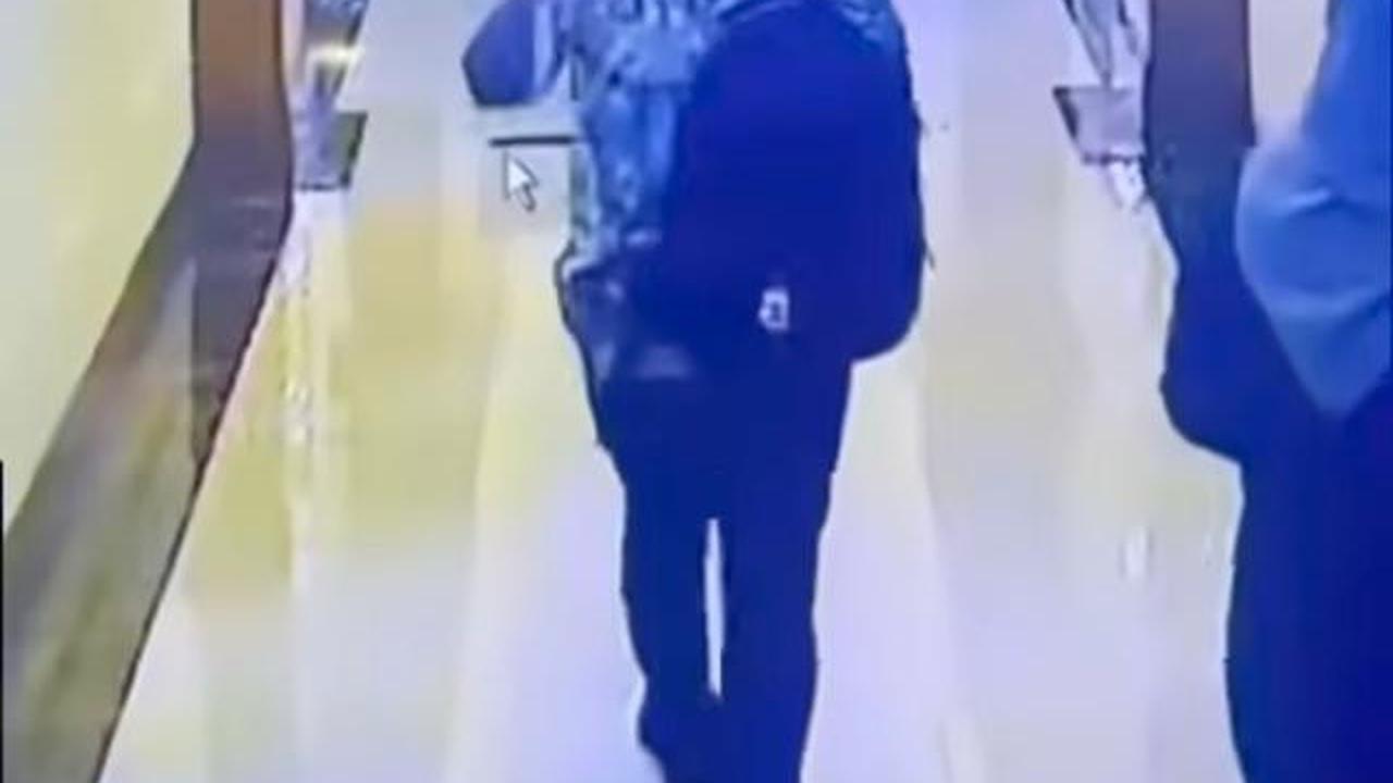 Terekam CCTV, Pria Berpakaian Rapi Gasak Laptop hingga HP di Hotel Bintang 5 Sudirman