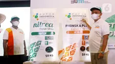 Direktur Utama PT Pupuk Indonesia Bakir Pasaman dan Komisaris Utama Darmin Nasution pada Soft Launcing Single Branding Nitrea dan NPK Phonska Plus di Jakarta (27/12/2021). Kedua brand diluncurkan dalam rangka memudahkan akses pelanggan terhadap produk retail Pupuk Indonesia.(Liputan6.com/HO/Rizki)