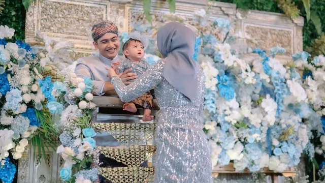 Tampil Gemas, Ini 7 Momen Prosesi Tedak Sinten Baby Moana Putri Ria Ricis