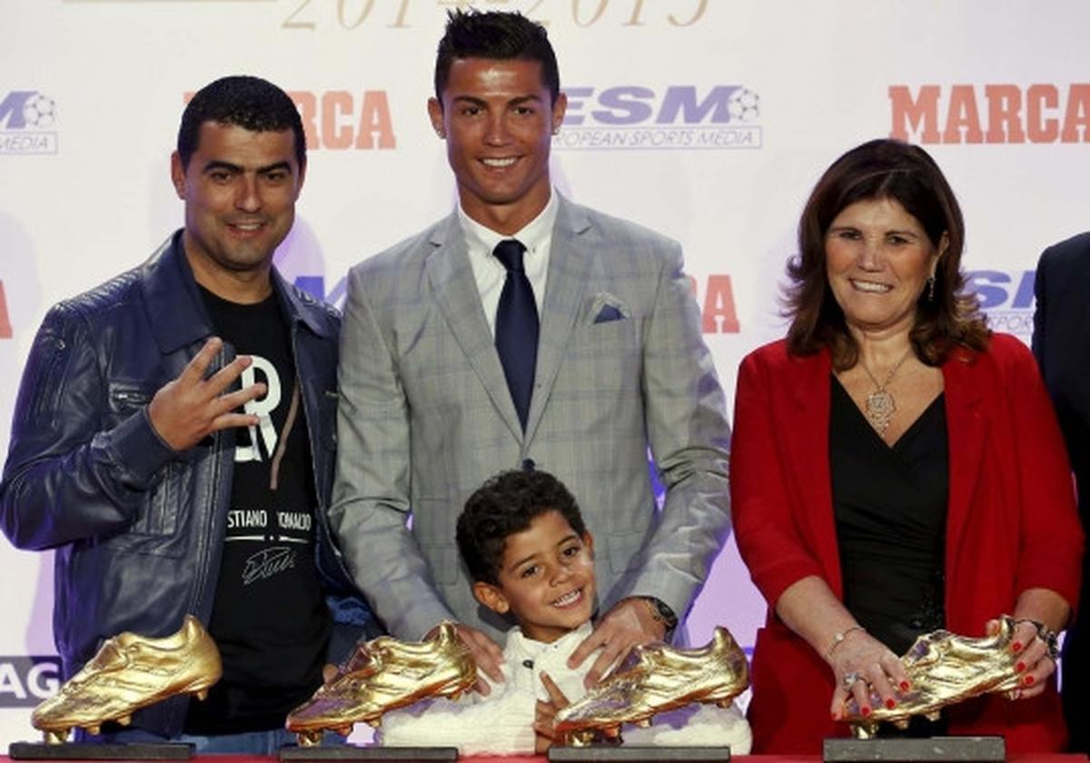 Semringah Cristiano Ronaldo kembali raih sepatu emas