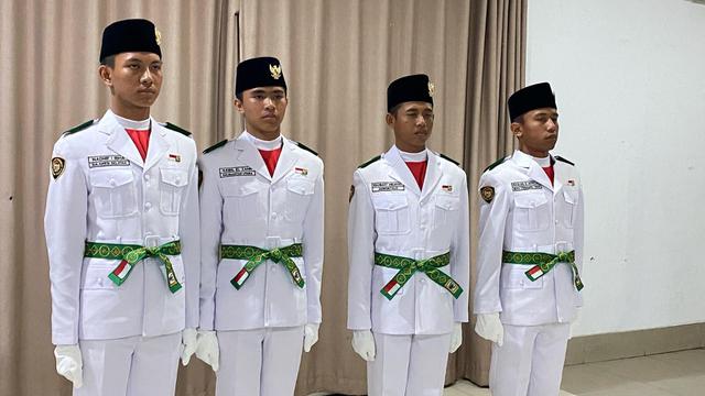 Para Calon Paskibraka Nasional 2025 telah menjajal Pakaian Dinas Upacara yang bakal dikenakan saat HUT RI ke-80 nanti. (Foto: Virghita Pragiwaka Gutama/Liputan6.com)
