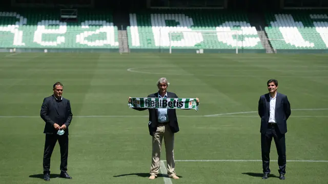 Senyum Manuel Pellegrini Resmi Latih Real Betis