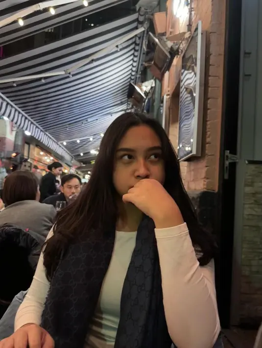 Apakah kami juga setuju bahwa Khirani memiliki pesona Mayangsari, Sahabat FIMELA? [Foto: Instagram/khiranitrihatmodjo]