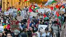 Hal itu mendorong ditutupnya akses di Madison Street menuju stasiun. Pelanggan diberitahu untuk mengakses peron kereta di Washington Street, satu blok di utara sepanjang Canal dan Clinton Streets. (Tyler Pasciak LaRiviere/Chicago Sun-Times via AP)