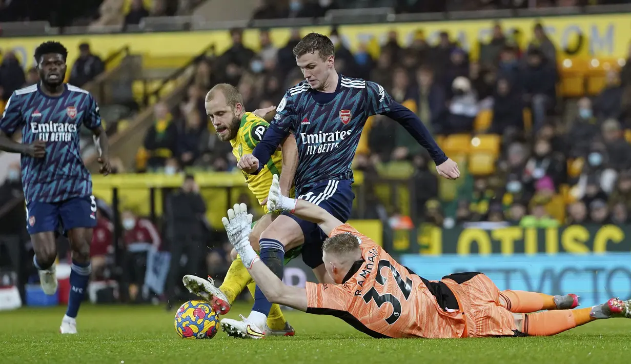 Hasil positif juga didapatkan oleh Arsenal. Meski bertandang ke Norwich City, The Gunners mampu mendominasi permainan dan sukses mencetak banyak gol. (PA via AP/Joe Giddens)