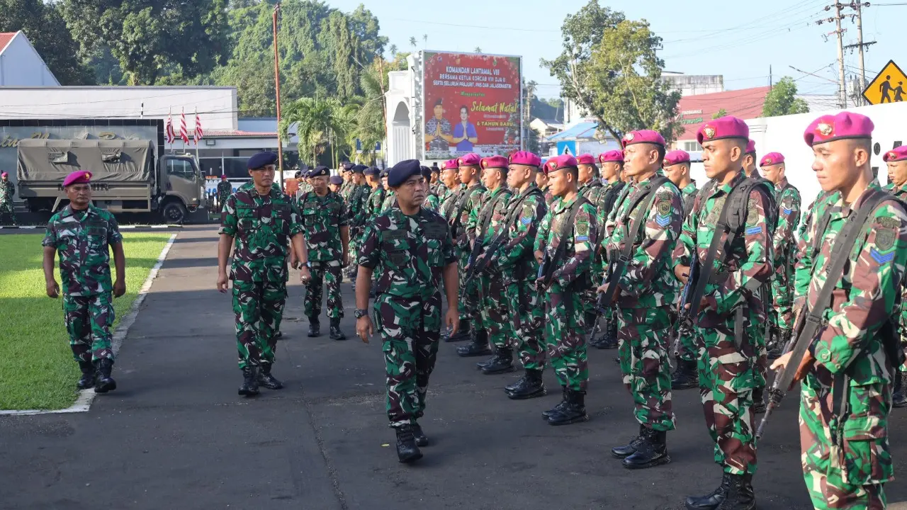 Apel Gelar Pasukan dalam rangka pengamanan Presiden RI dilakukan di Markas Komando Lantamal VIII Jalan Yos Sudarso Kairagi Weru, Paal Dua, Kota Manado, Selasa (16/1/2023).