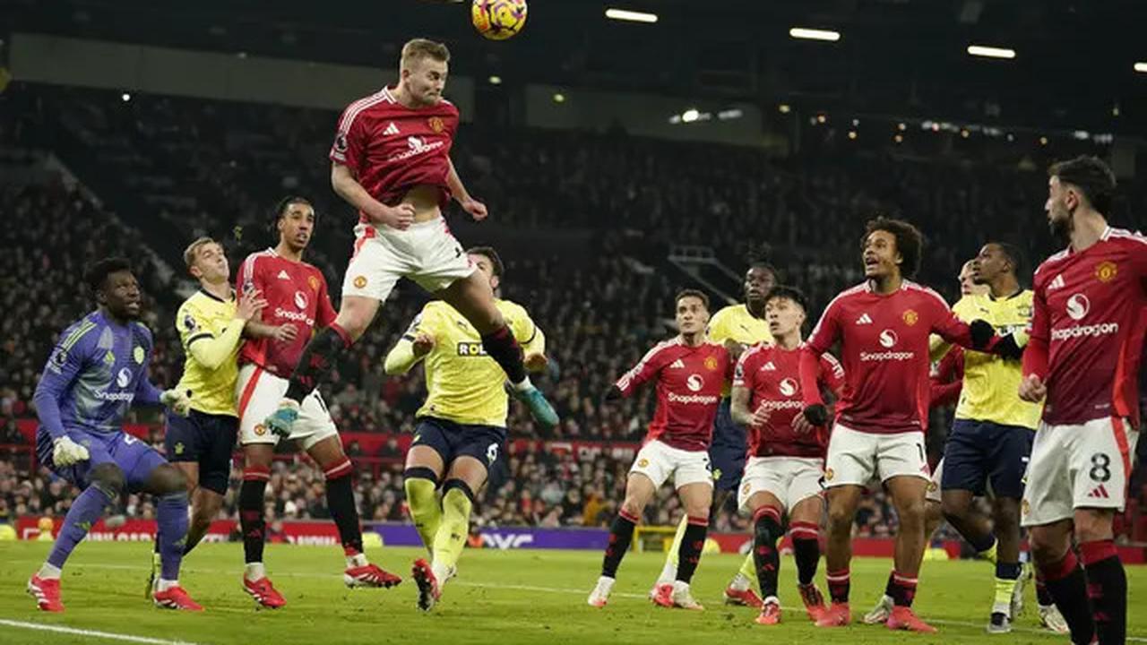 Joshua Zirkzee Terancam Hukuman atas Gestur Tak Senonohnya saat MU Kalahkan Southampton