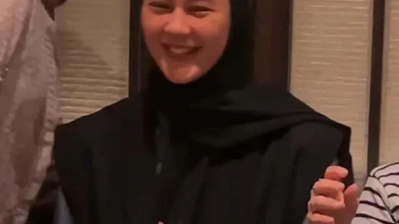 Tampilan Fresh Paula Verhoeven Tanpa Makeup Saat Kumpul Bareng Geng Cendol, Tebar Senyum Sumringah yang Manis