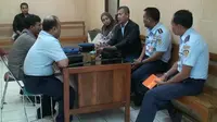  Ayah mahasiswa tewas di danau UI, Akseyna Ahad Dori, saat mendatangi Polresta Depok (Liputan6.com/Atem Allatif)