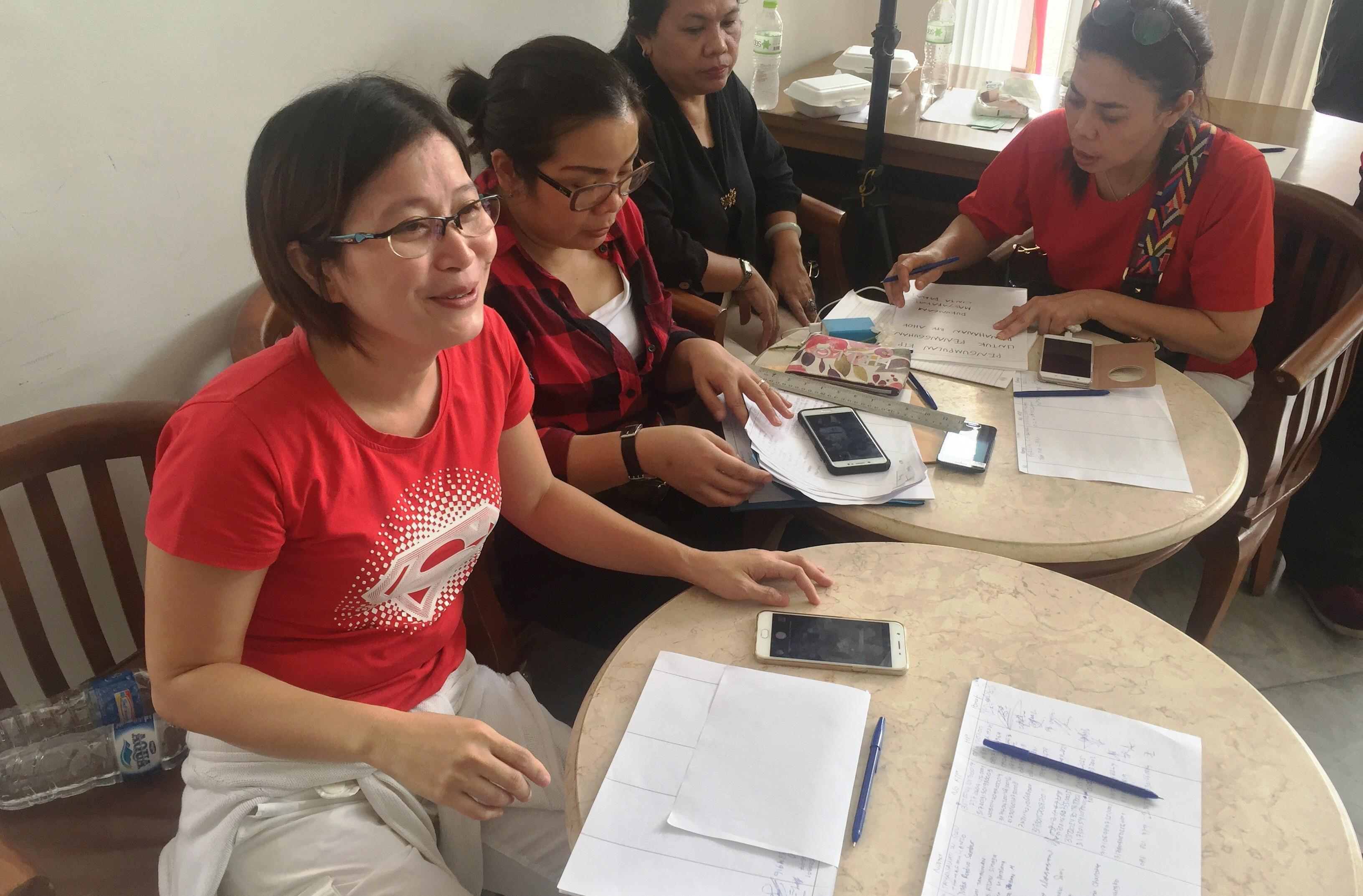 Warga Bekasi ini menginisiasi pengumpulan KTP untuk Ahok. (Liputan6.com/Delvira Chaerani Hutabarat)