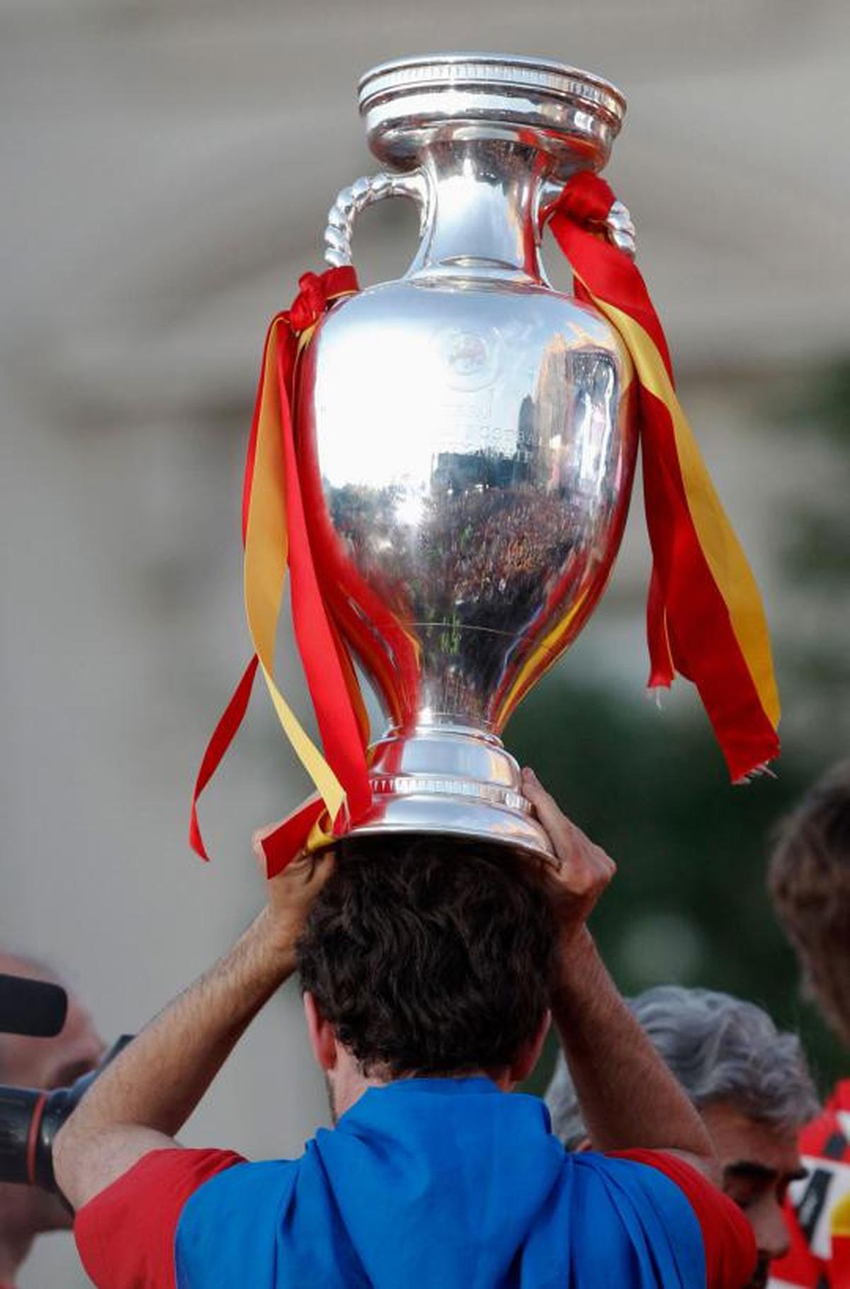 Ribuan warga Spanyol di Madrid sambut trofi Euro 2012