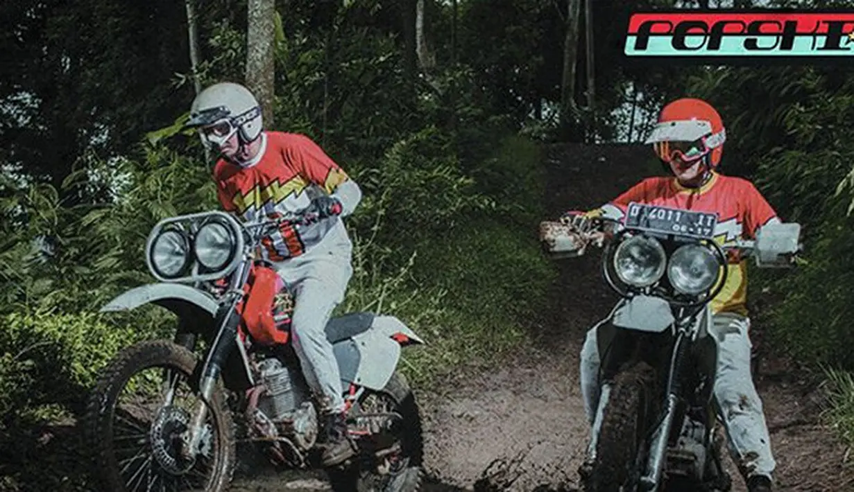 Suasana haru terasa saat Poppy meminta izin kepada kedua orang tuanya untuk dinikahkan dengan lelaki pilihannya. Air mata pun tampak menetes dari pelupuk aktris cantik ini. (Instagram/popsovia)