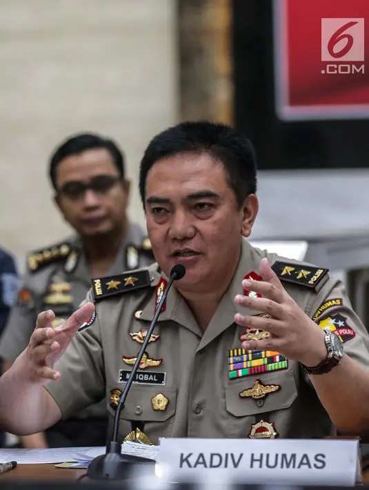 Kadiv Humas Mabes Polri Irjen M Iqbal memberi keterangan pers terkait perkembangan kasus Novel Baswedan di Mabes Polri, Jakarta, Rabu (17/7/2019). TGPF menduga kuat teror air keras kepada penyidik senior KPK tersebut dipicu oleh kasus-kasus yang sebelumnya ditangani. (Liputan6.com/Faizal Fanani)