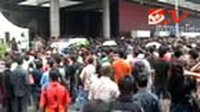 Polisi Tetapkan Tersangka Kericuhan Antrean BlackBerry