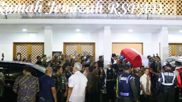Diselimuti Bendera Merah Putih Jenazah BJ Habibie Dibawa ke Patra Kuningan