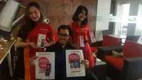 Deputy CEO Commercial Smartfren, Djoko Tata Ibrahim saat memamerkan program diskon Andromax di Jakarta, Selasa (23/1/2018). (Liputan6.com/Corry Anestia)
