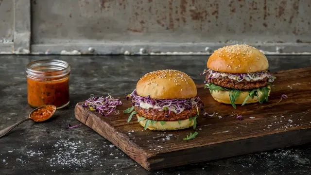 Burger Ulat yang Dibuat Oleh Essento